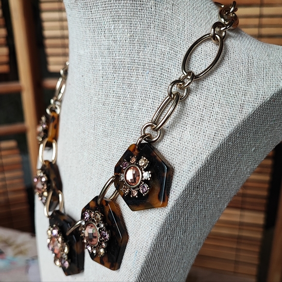 J. Crew Signed Lucite Faux Encrusted Teardrop Dramatic Statement Necklace EUC - Picture 13 of 14